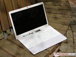 VAIO VPCEJ in white